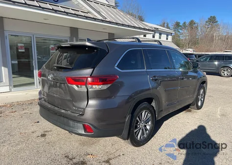 2017 Toyota Highlander Se z USA, uszkodzony, nr VIN 5TDJZRFH8HS396120